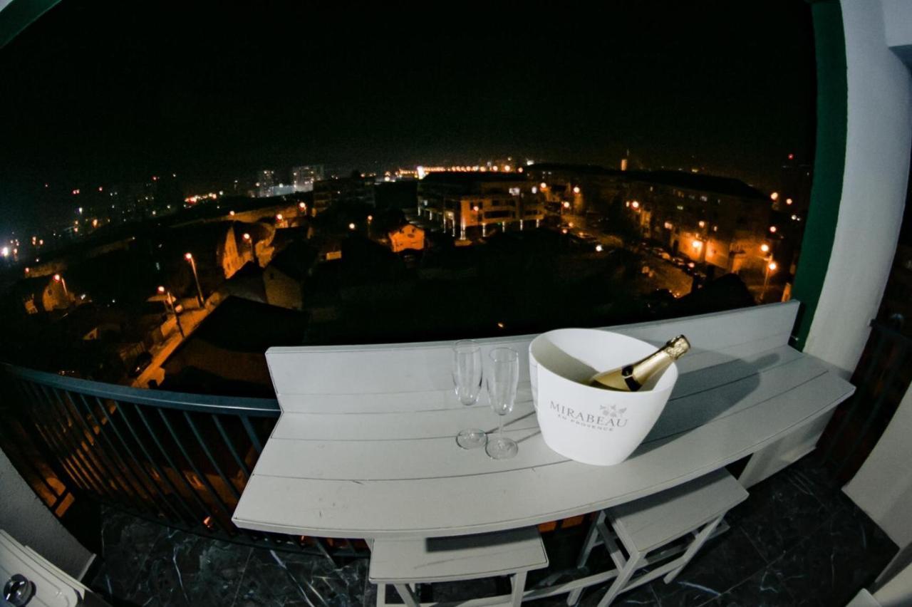 Turcoazlux Apartments Oradea Extérieur photo